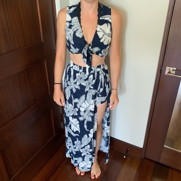 ILLA ILLA Dresses & Skirts - Floral Two Piece Set